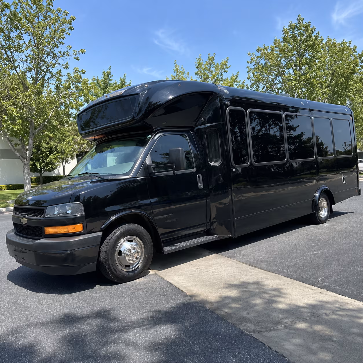 pico rivera 15 passenger party bus
