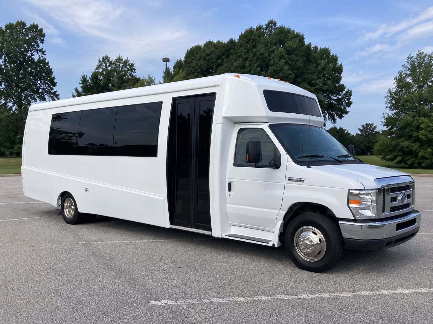pico rivera 18 passenger party bus