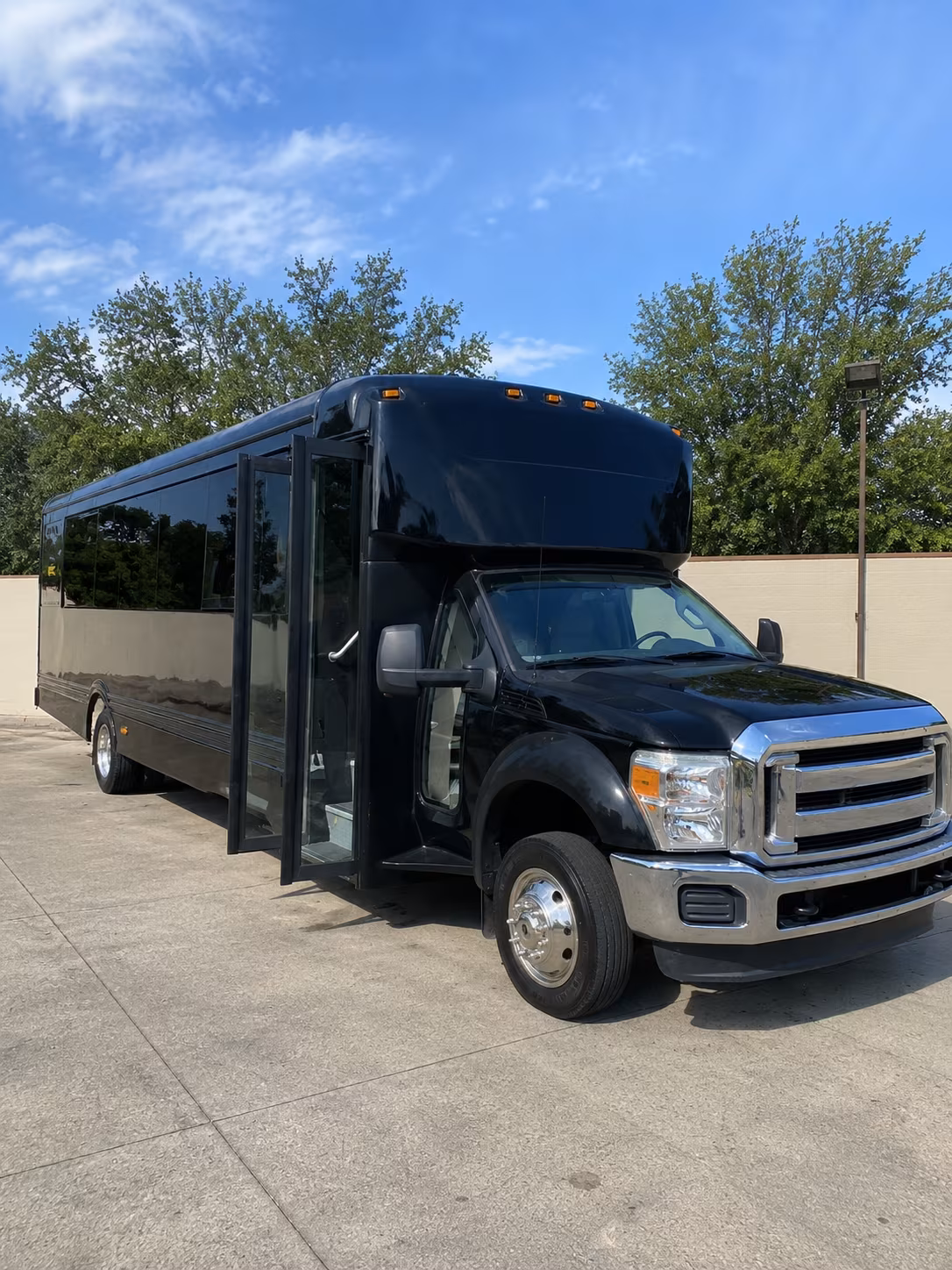 pico rivera 20 passenger party bus